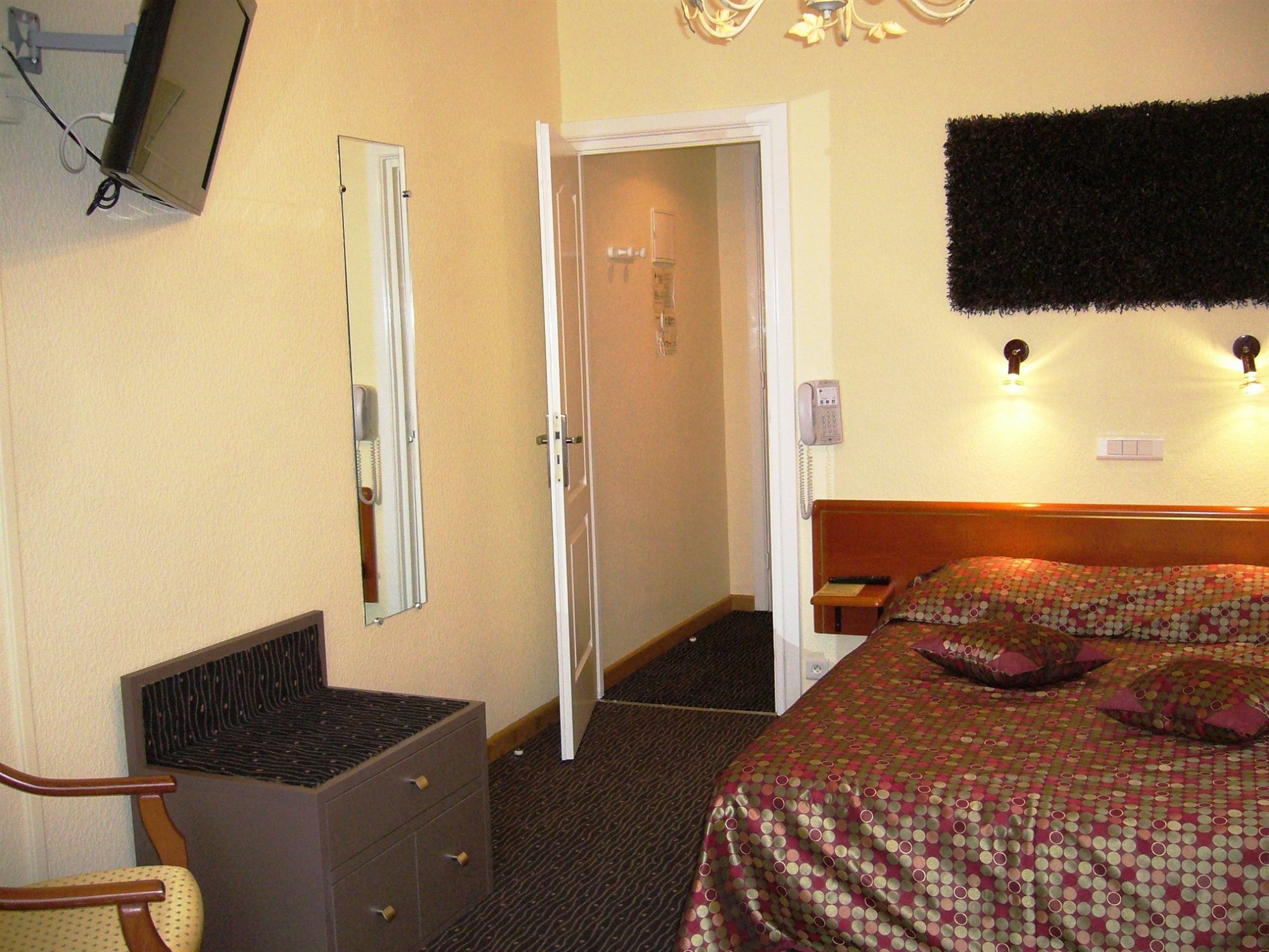 Le Grand Hotel Valenciennes Ngoại thất bức ảnh